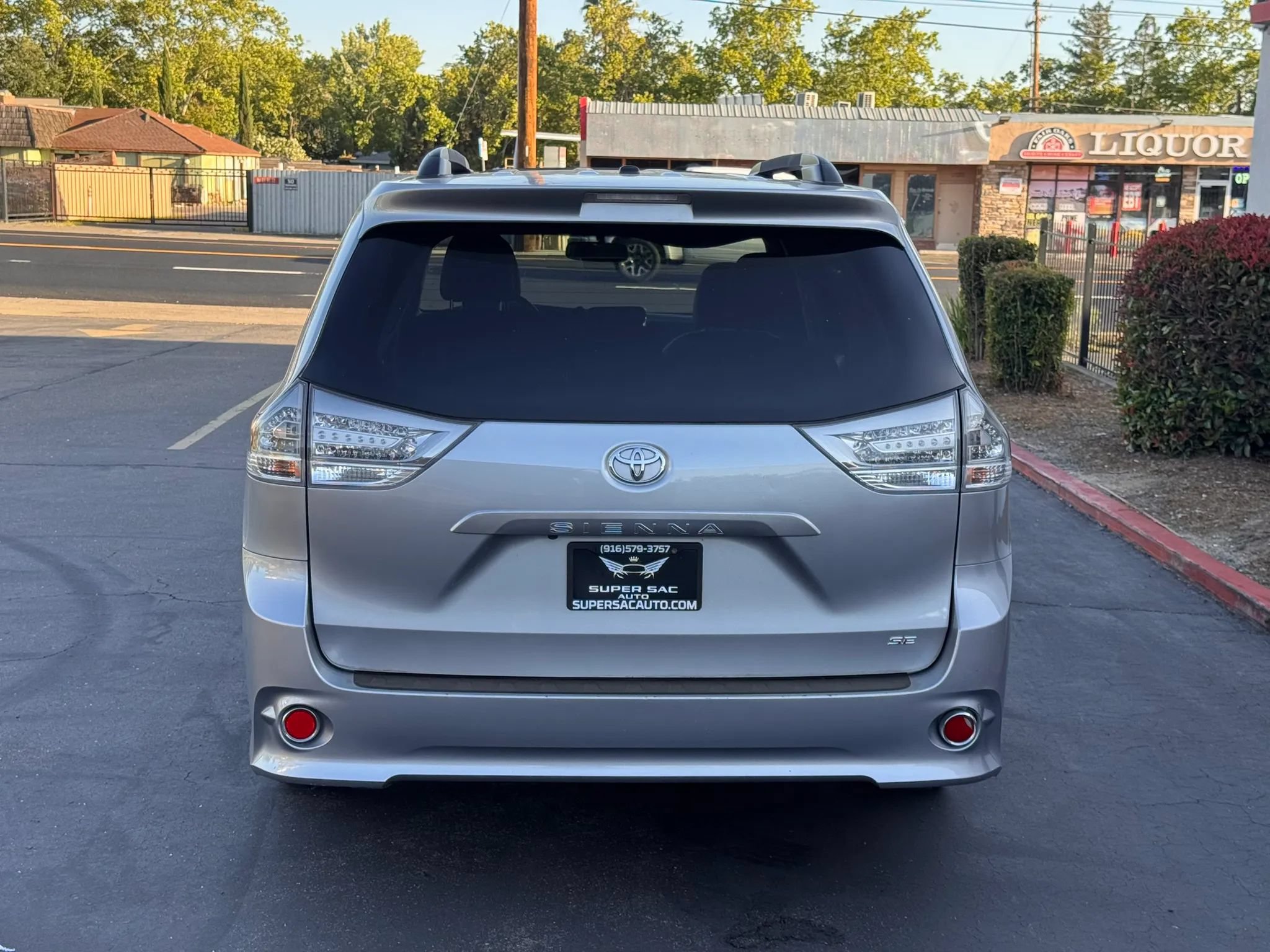 Used 2017 Toyota Sienna SE FWD image 5