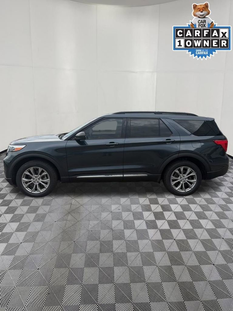 Used 2022 Ford Explorer XLT w/ Equipment Group 202A image 5