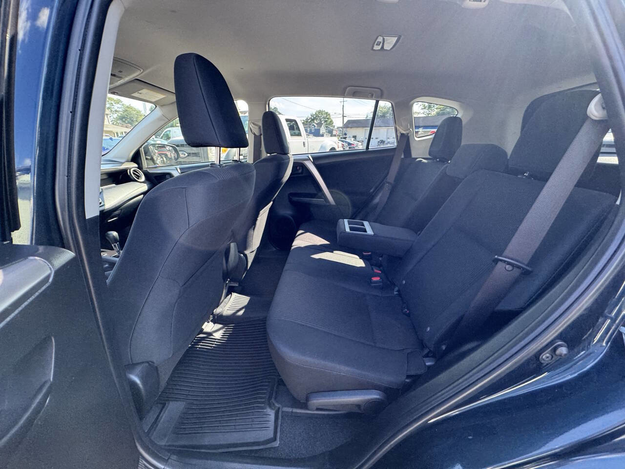 Used 2018 Toyota RAV4 LE image 27