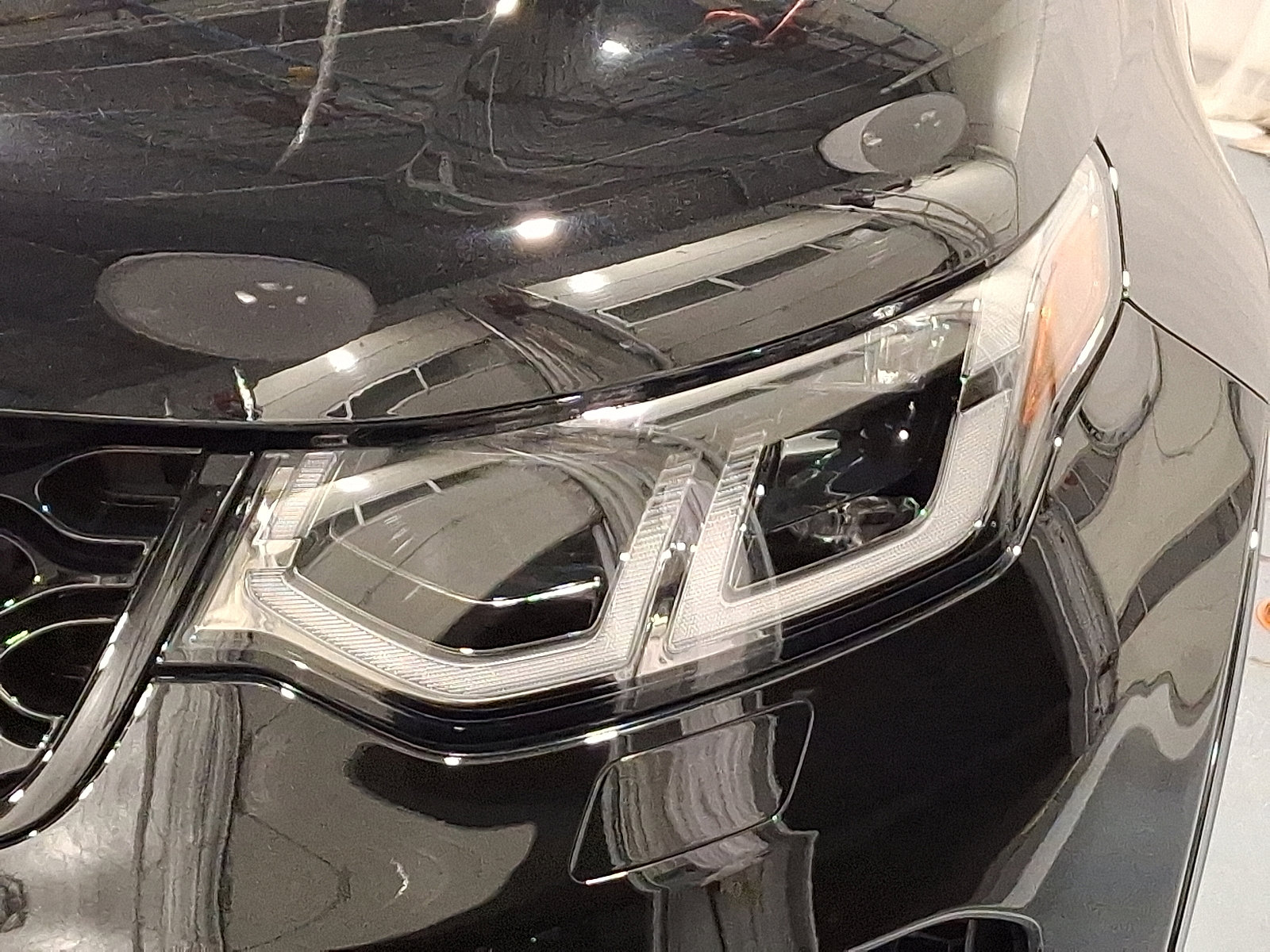 Certified 2025 Land Rover Discovery Sport S image 9