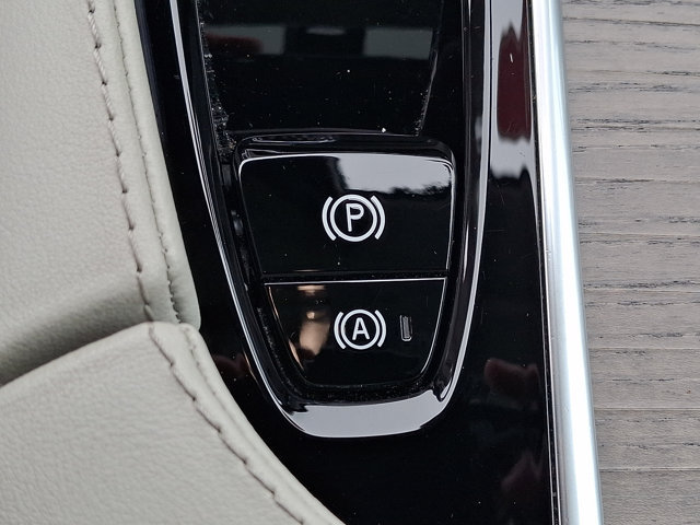 Used 2024 Volvo XC90 B5 Plus w/ Protection Package Premier AWD/4WD image 25