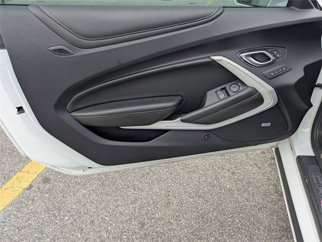 Used 2016 Chevrolet Camaro SS image 9