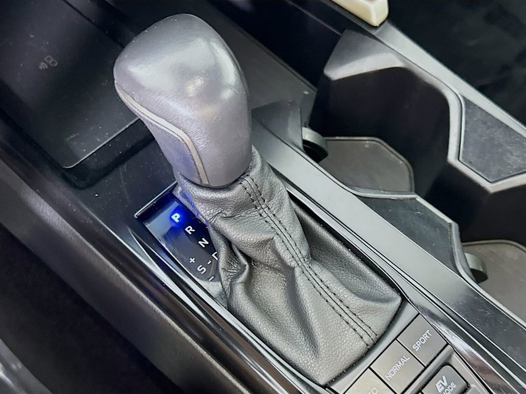 Used 2025 Toyota Camry SE image 30