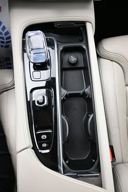 Used 2023 Volvo XC90 B6 Ultimate w/ Protection Package AWD/4WD image 12