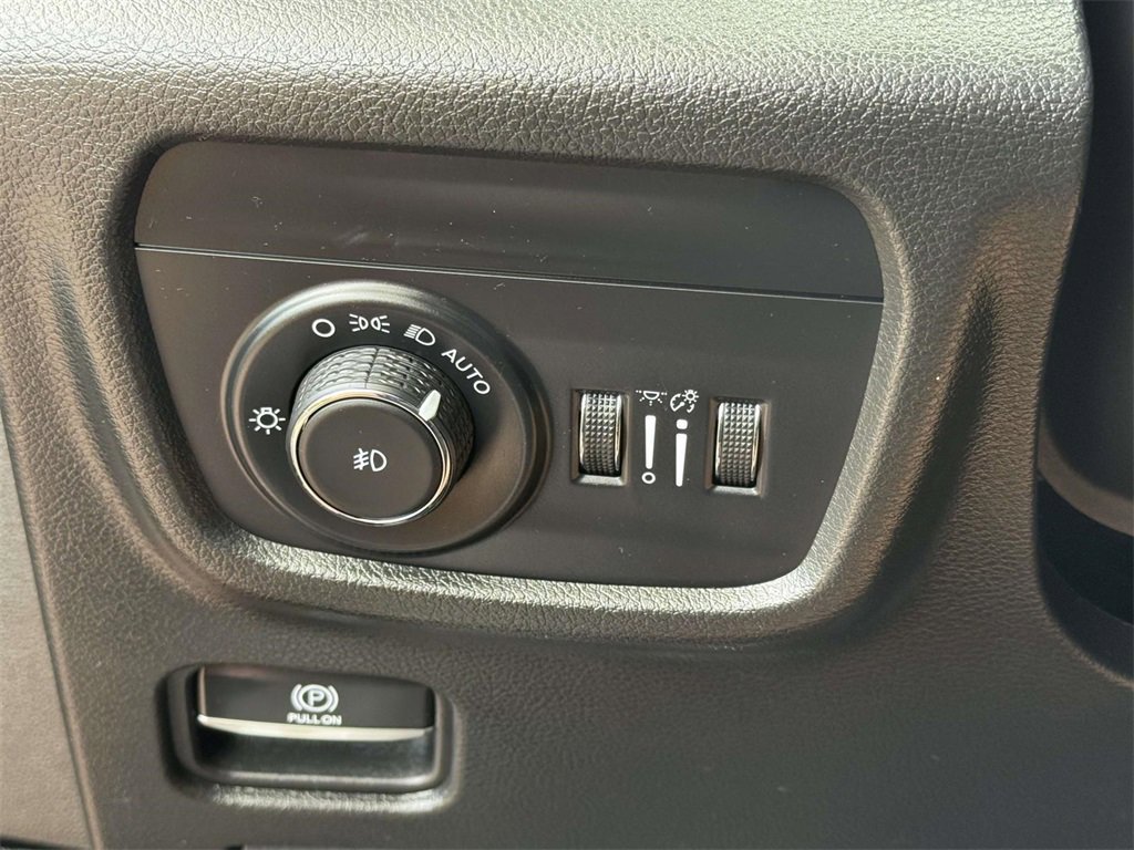 Used 2022 Jeep Grand Cherokee Overland w/ Luxury Tech Group IV image 9