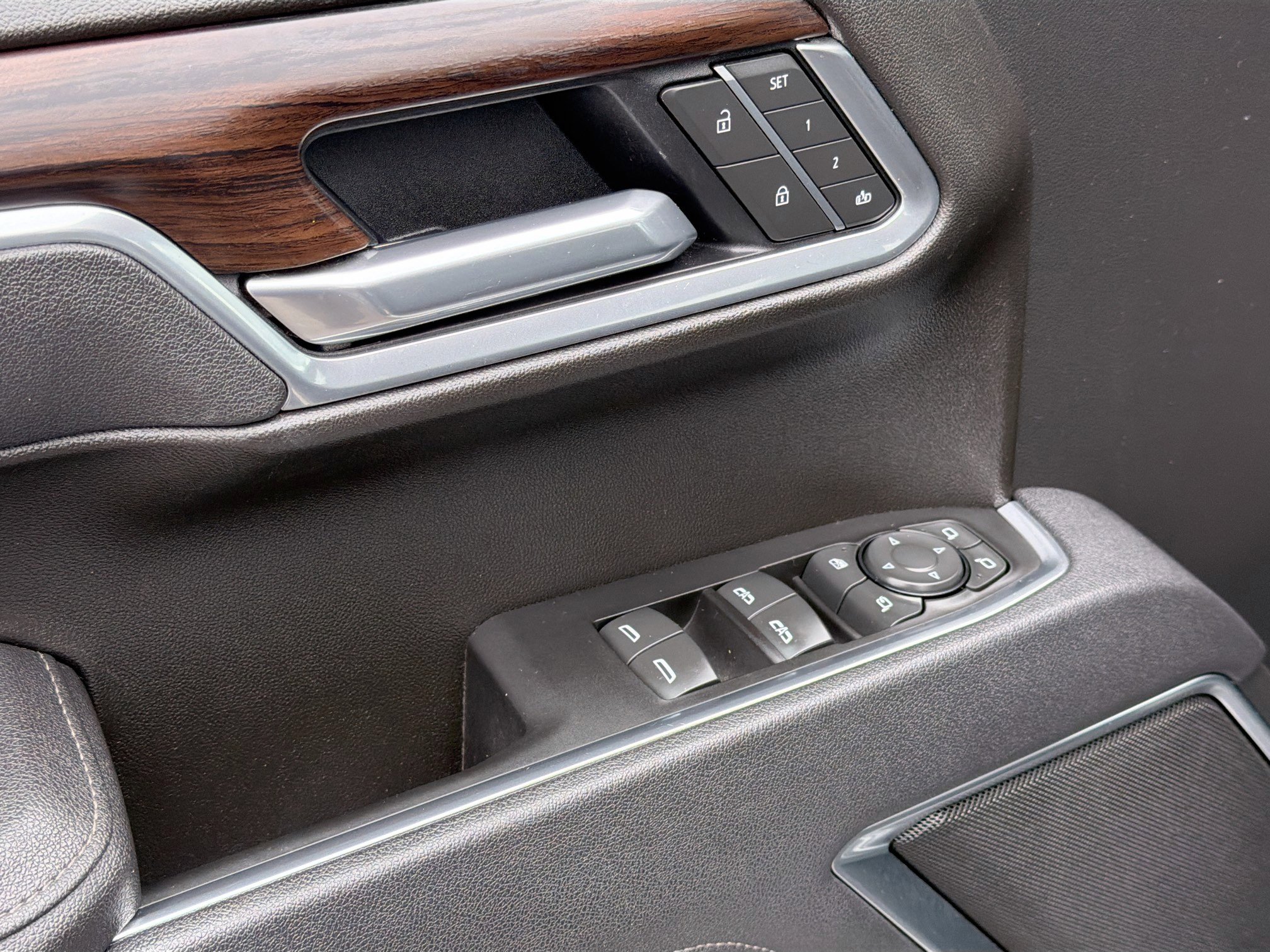 Used 2025 GMC Sierra 1500 SLT image 22