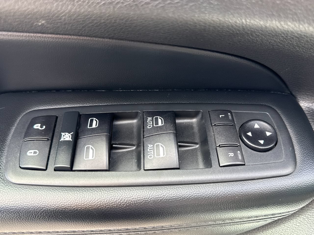 Used 2020 Jeep Grand Cherokee Limited w/ Luxury Group II RWD image 17
