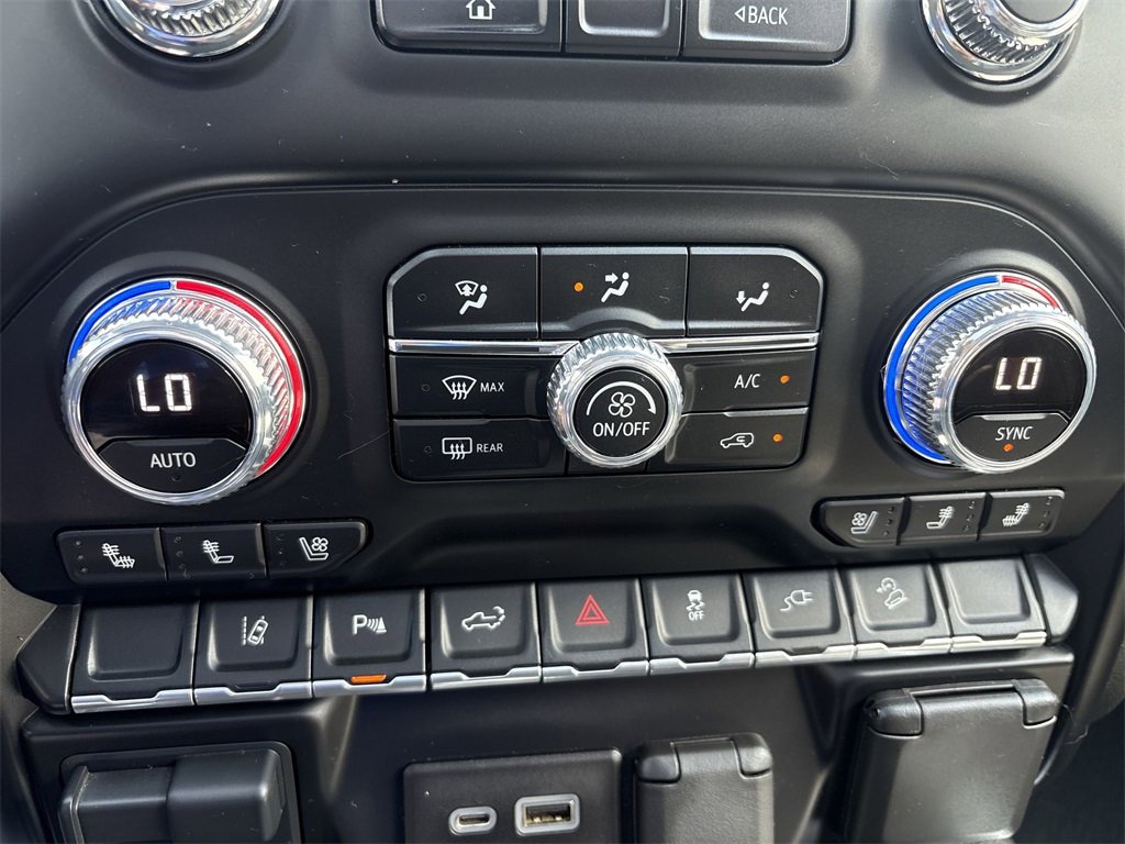 Used 2023 GMC Sierra 3500 Denali w/ Denali Ultimate Package image 22