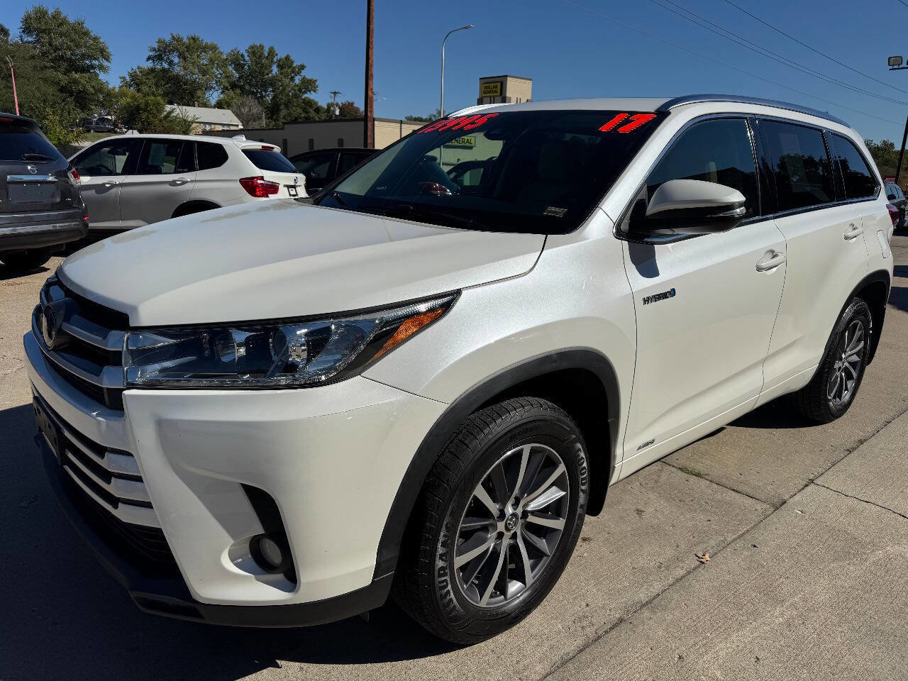 Used 2017 Toyota Highlander XLE image 3