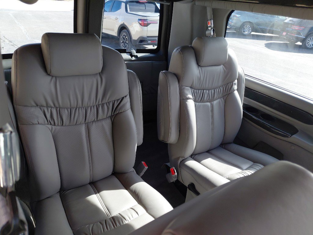 Used 2005 GMC Savana 1500 AWD w/ Preferred Equipment Group image 13