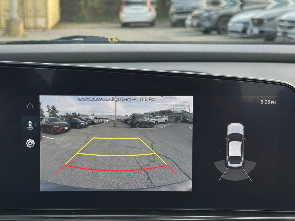 Used 2023 Hyundai Elantra Limited w/ Preferred Accessory Package image 17