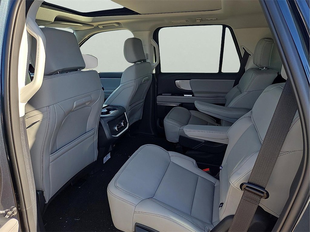 New 2025 Ford Expedition Active image 10