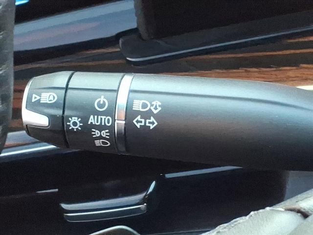 Used 2024 Cadillac Escalade ESV Premium Luxury w/ Performance Package image 32