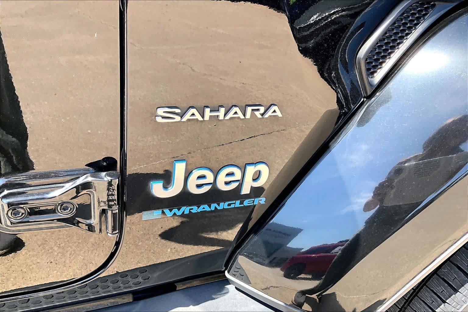 Used 2023 Jeep Wrangler Unlimited Sahara w/ Cold Weather Group AWD/4WD image 9