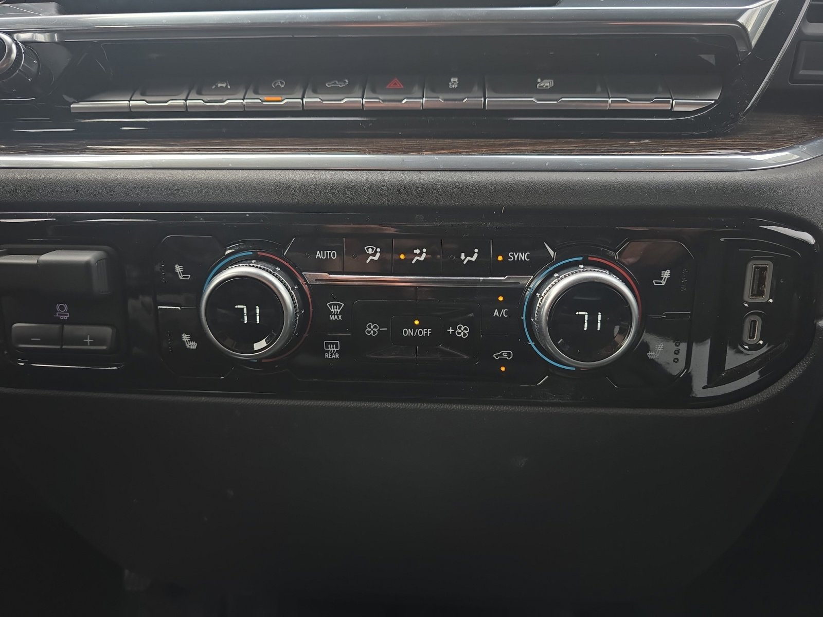 Used 2025 GMC Sierra 1500 Elevation image 17