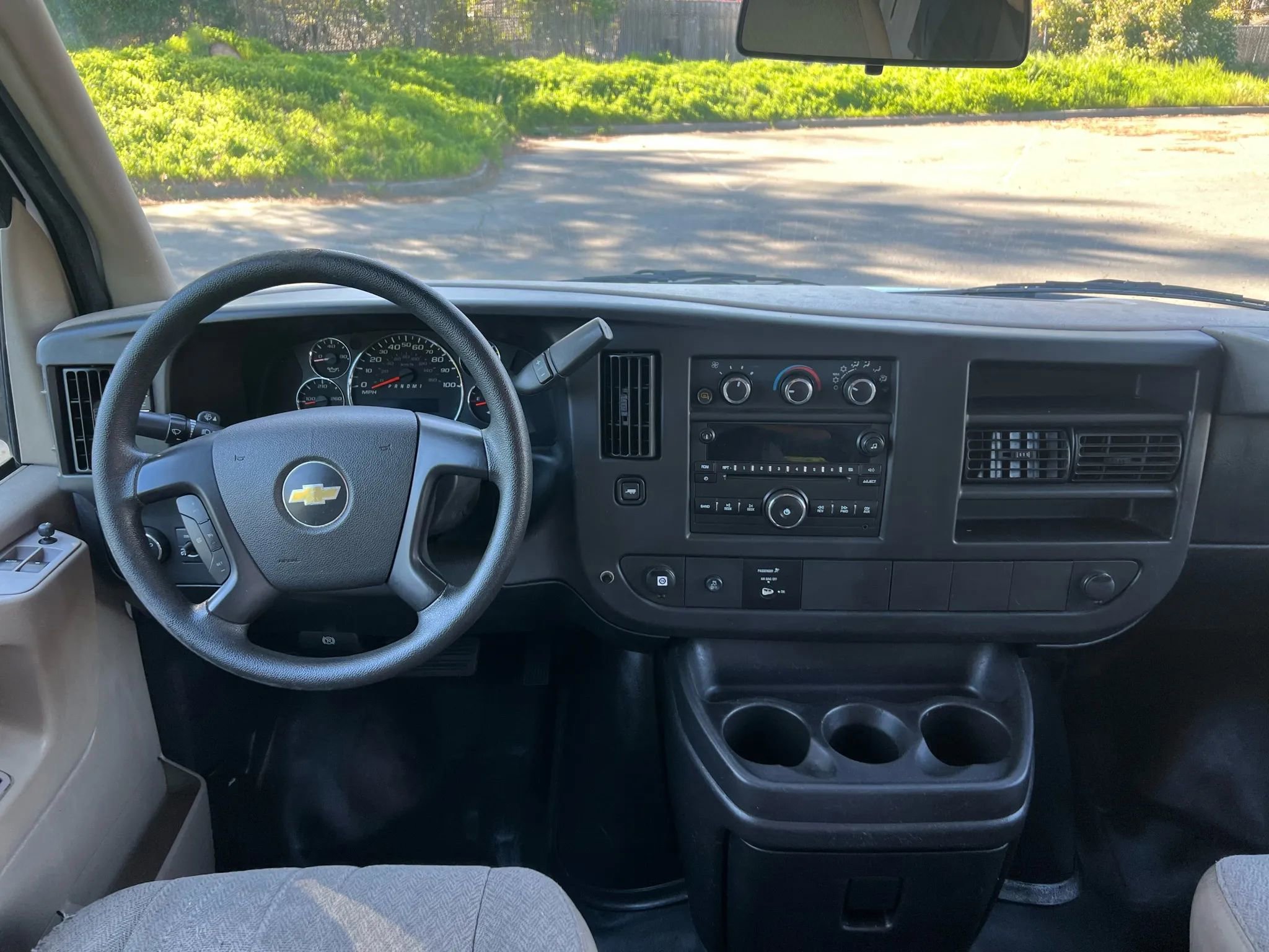 Used 2014 Chevrolet Express 3500 Extended image 17