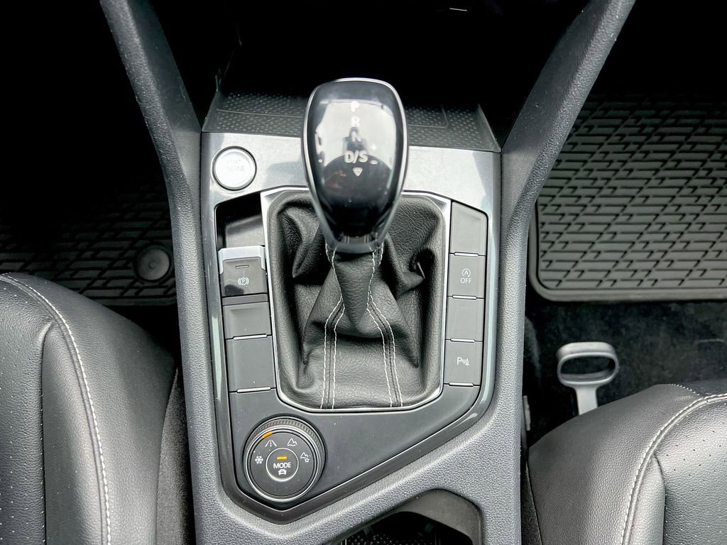 Used 2022 Volkswagen Tiguan SE R-Line image 14