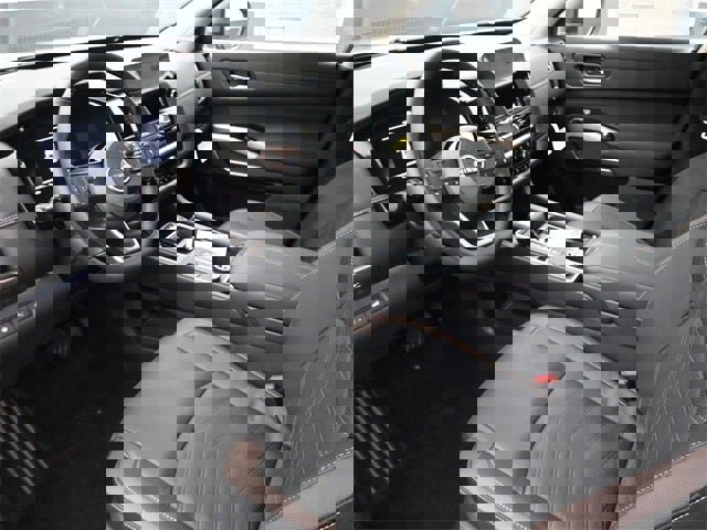 New 2025 Nissan Pathfinder Platinum image 9