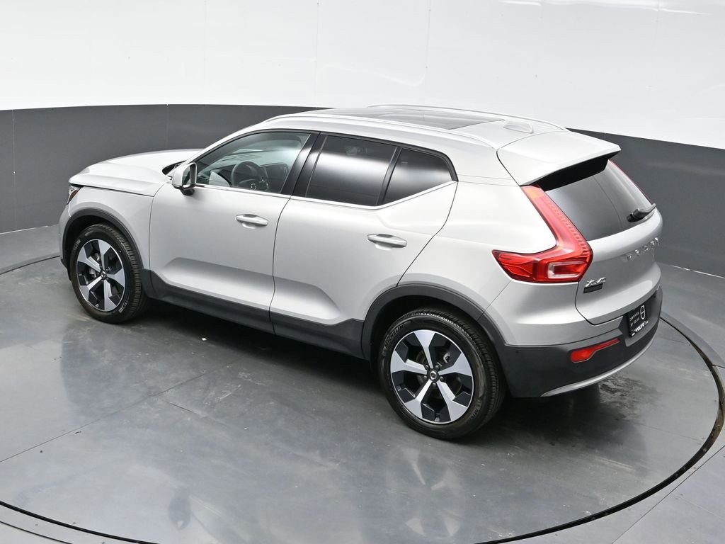 Used 2025 Volvo XC40 B5 Plus image 39