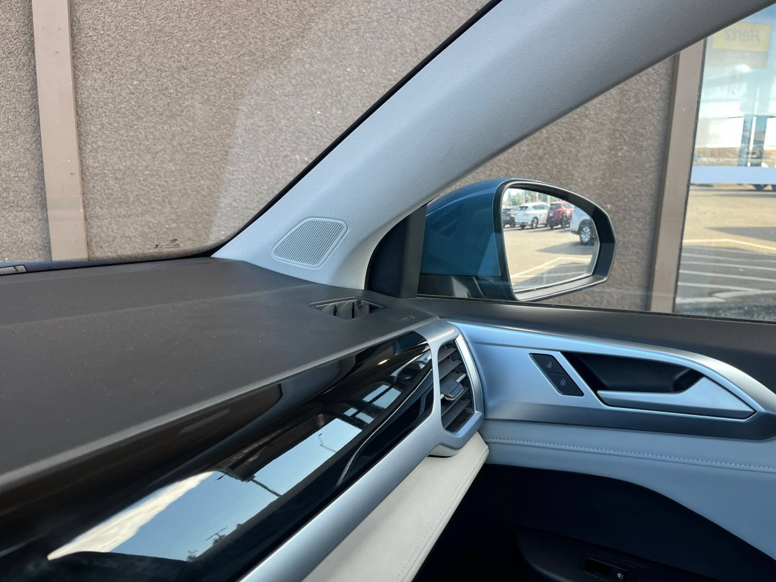 Used 2026 Volkswagen Taos SE AWD/4WD image 31