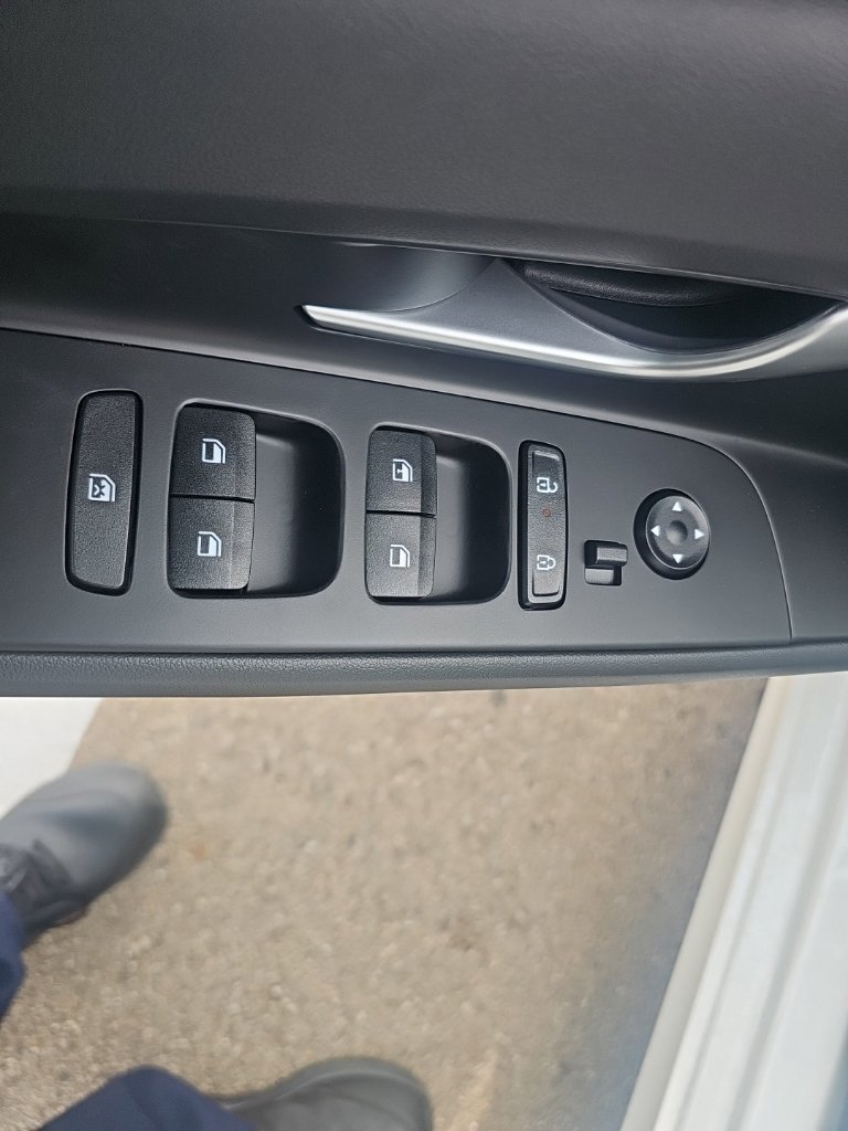 New 2026 Hyundai Elantra SE FWD image 12