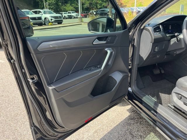 Used 2023 Volkswagen Tiguan SE FWD image 5