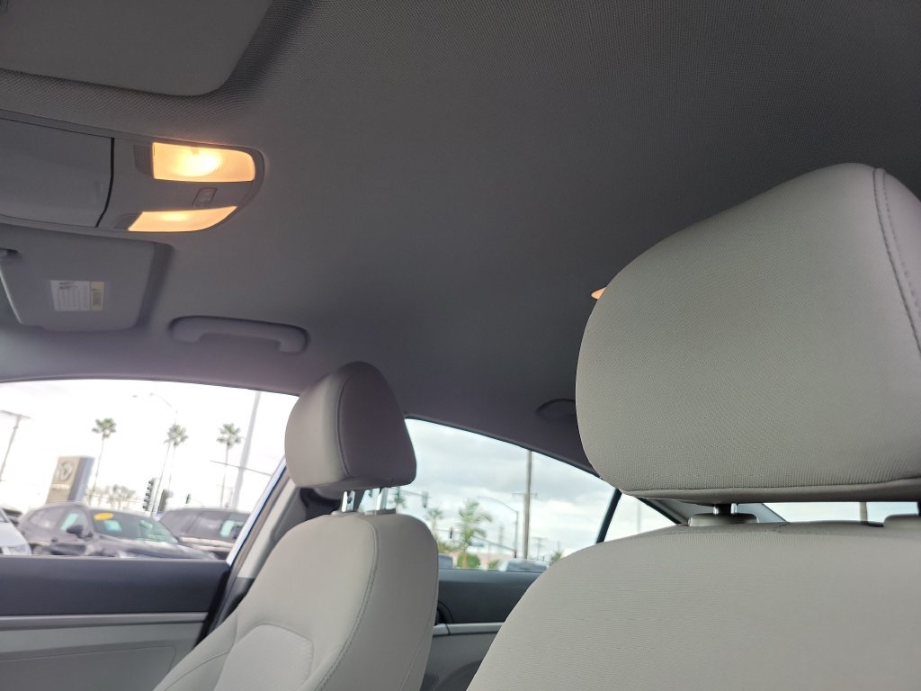 Used 2020 Hyundai Elantra SE FWD image 18