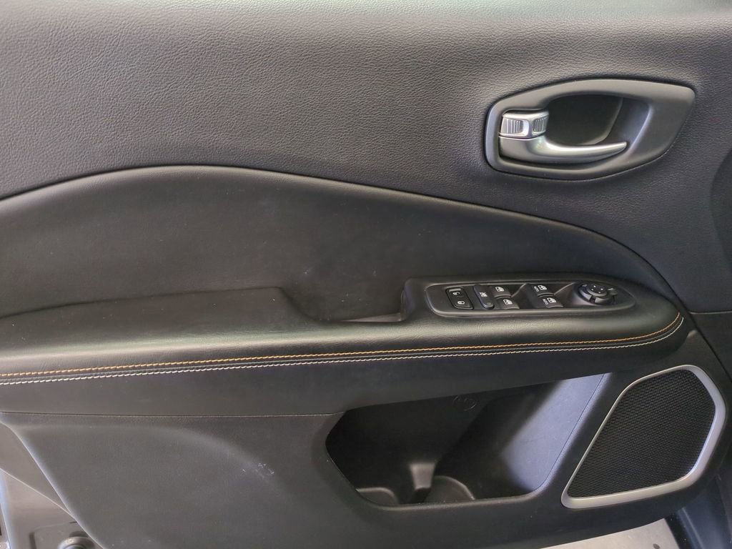 Used 2020 Jeep Compass Latitude w/ Cold Weather Group image 11