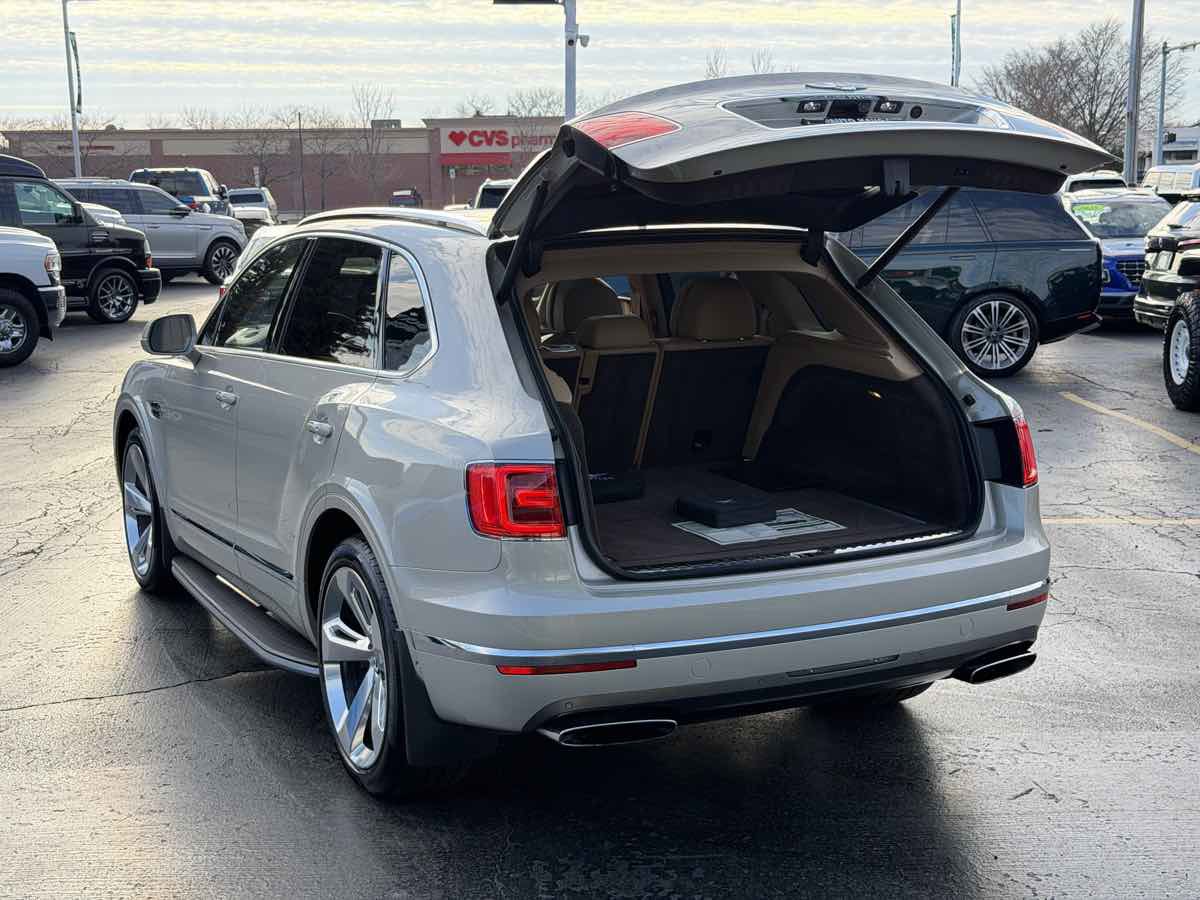 Used 2018 Bentley Bentayga image 33