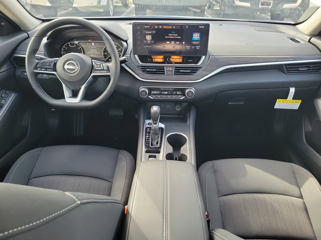 Used 2025 Nissan Altima 2.5 SV w/ SV Premium Package image 9