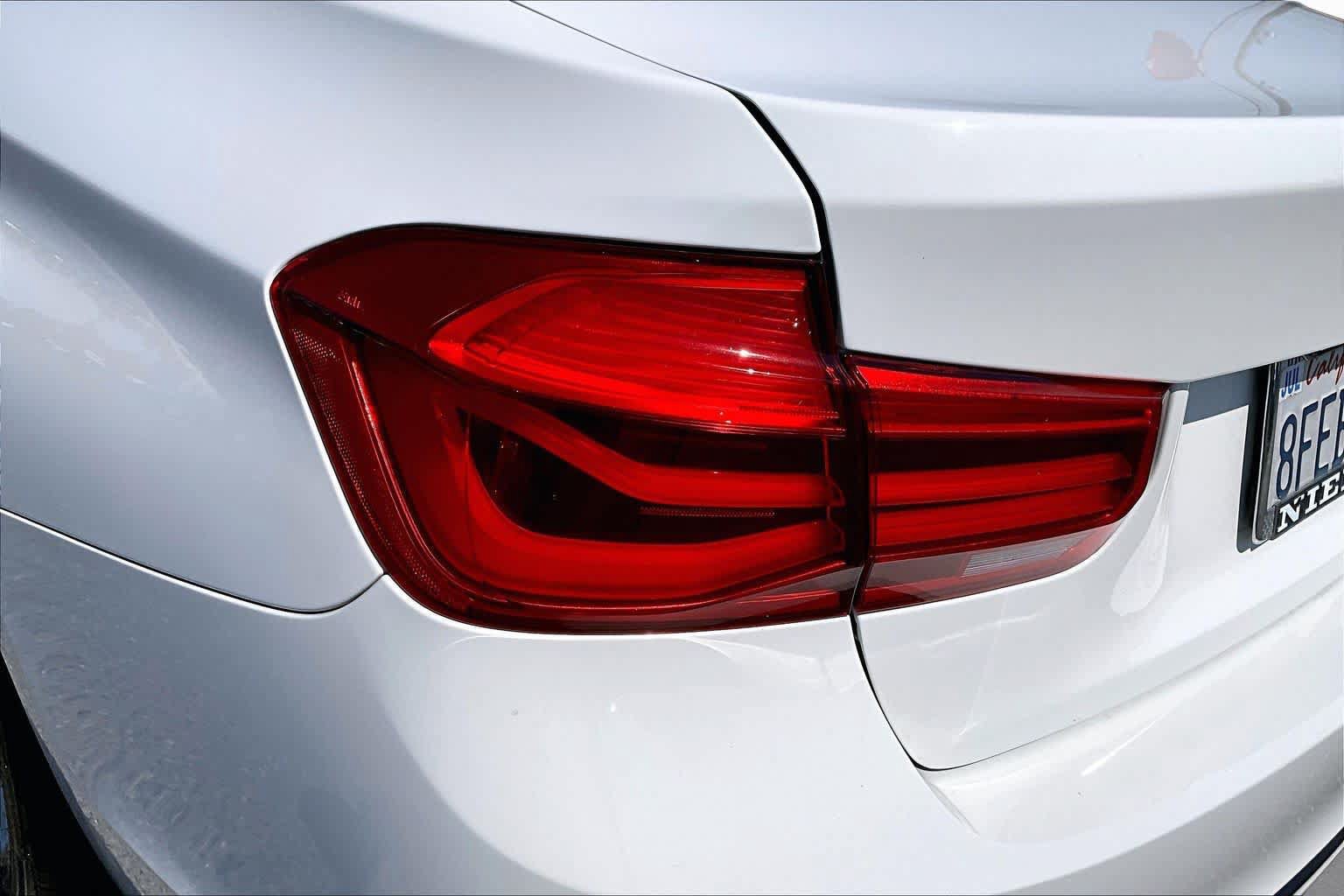 Used 2018 BMW 330i Sedan w/ Convenience Package RWD image 28