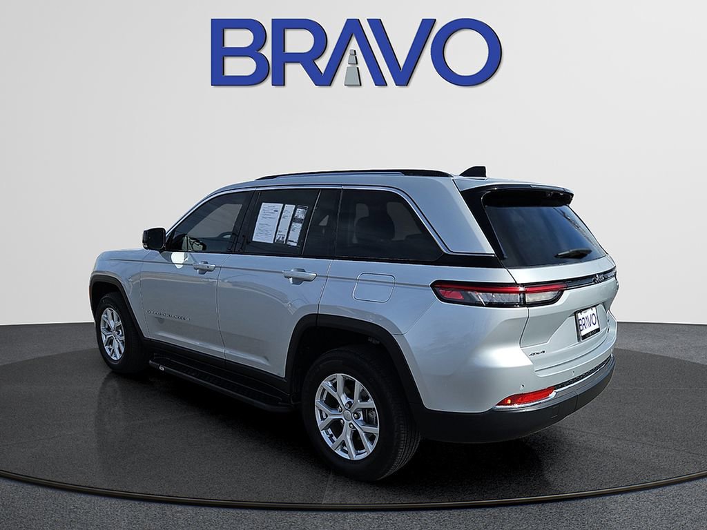 Used 2023 Jeep Grand Cherokee Limited w/ Luxury Tech Group II image 3