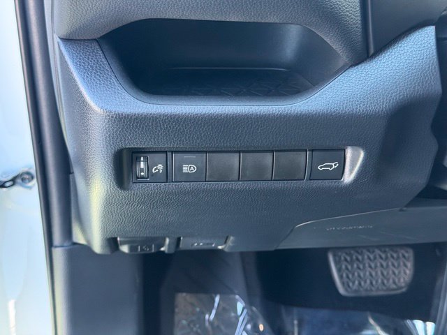 Used 2020 Toyota RAV4 XLE Premium FWD image 22