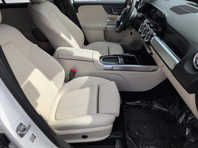 Certified 2025 Mercedes-Benz GLB 250 4MATIC w/ Winter Package image 21
