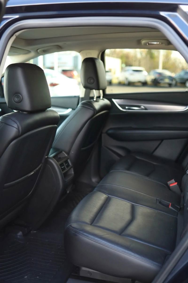 Used 2017 Cadillac XT5 Luxury w/ Driver Awareness Package AWD/4WD image 34