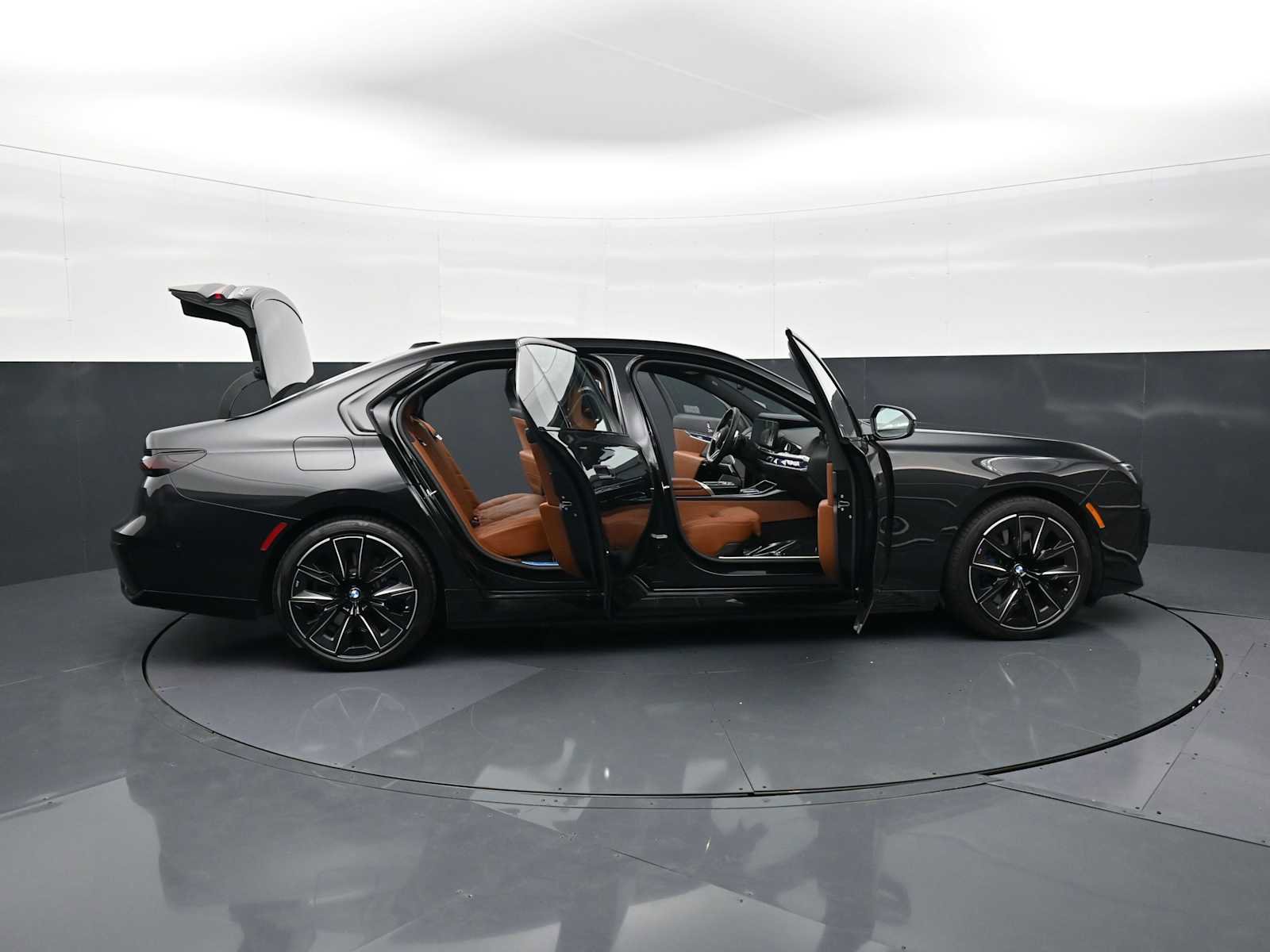 Used 2025 BMW 750e xDrive image 33