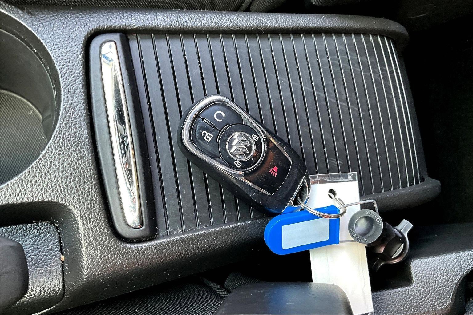 Used 2022 Buick Encore Preferred w/ Safety Package image 35