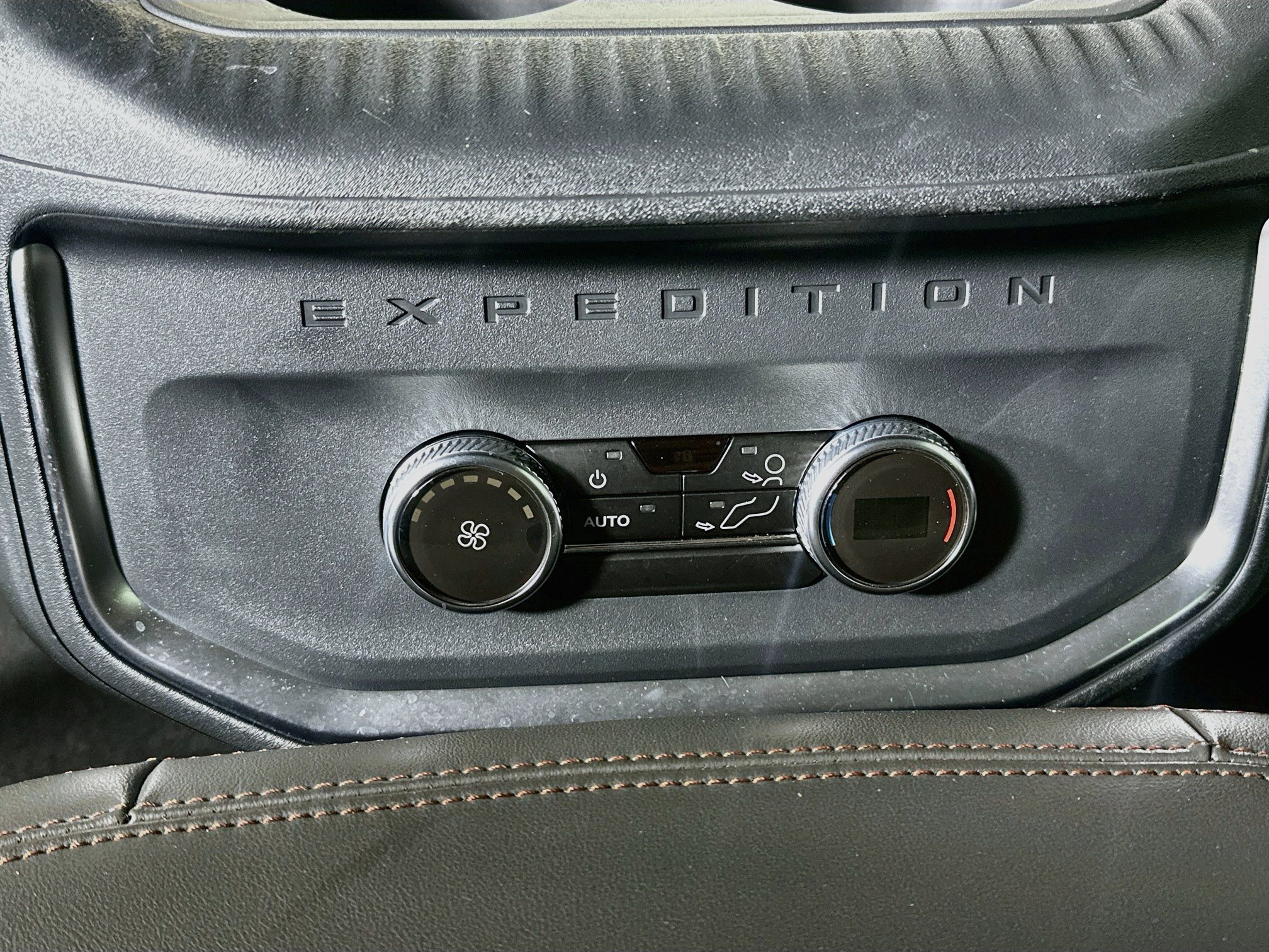 Used 2025 Ford Expedition Active AWD/4WD image 29