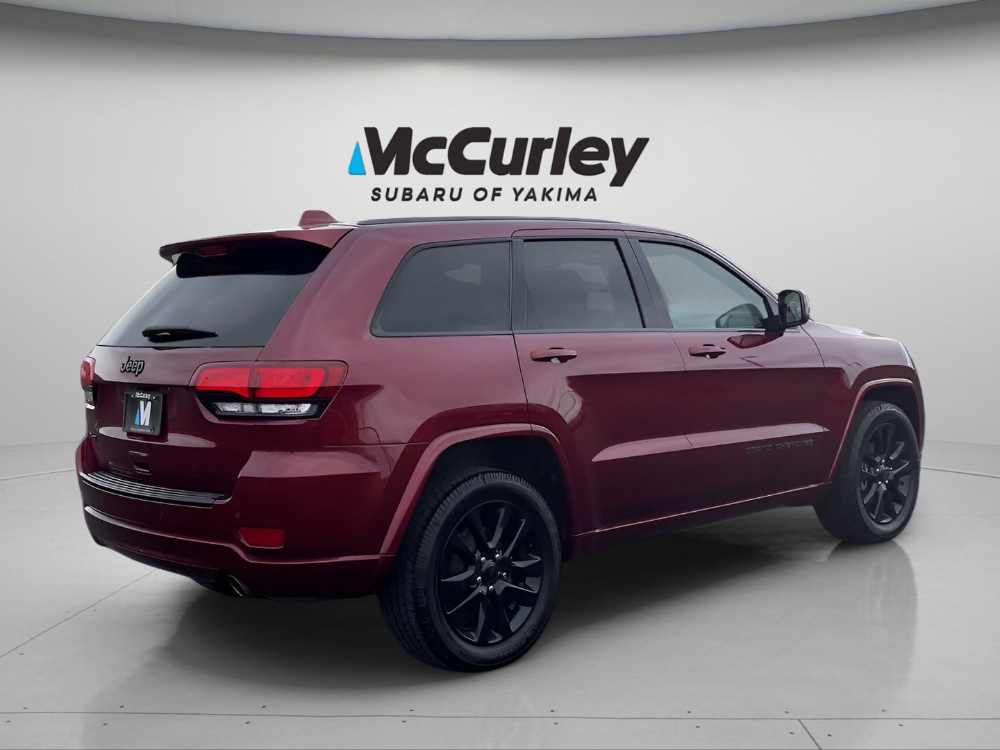 Used 2018 Jeep Grand Cherokee Altitude AWD/4WD image 6