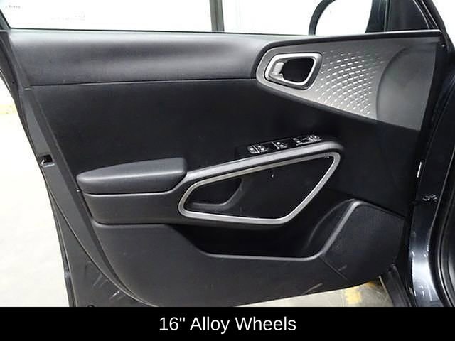 Used 2023 Kia Soul LX w/ Option Group 015 FWD image 16