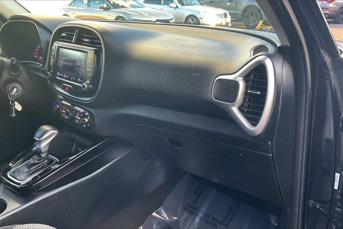 Used 2022 Kia Soul LX w/ Technology Package FWD image 12