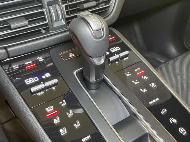 Certified 2026 Porsche Macan AWD/4WD image 36