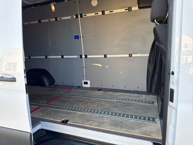Used 2025 Mercedes-Benz Sprinter 2500 image 8