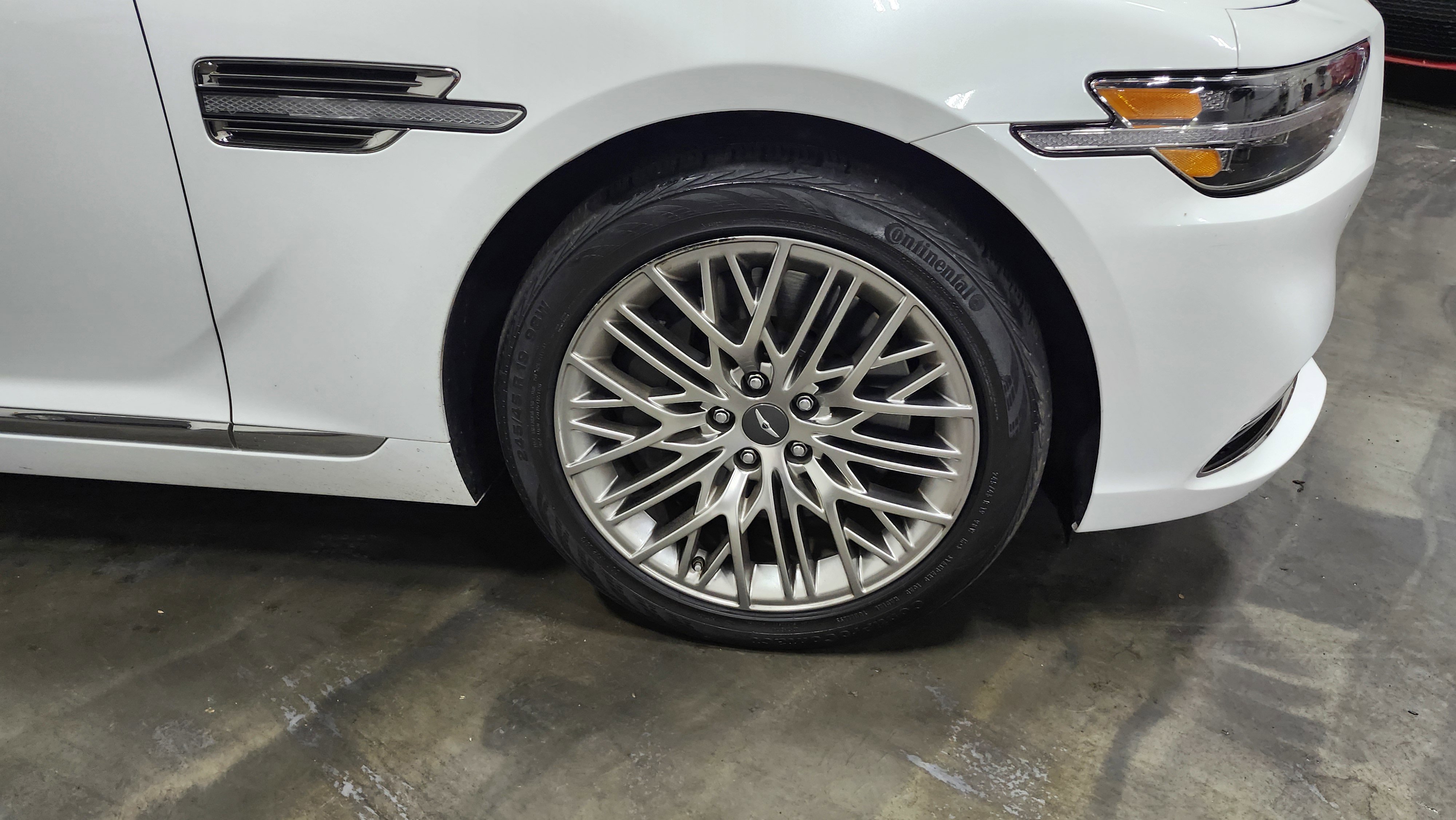 Used 2021 Genesis G90 3.3T Premium image 14