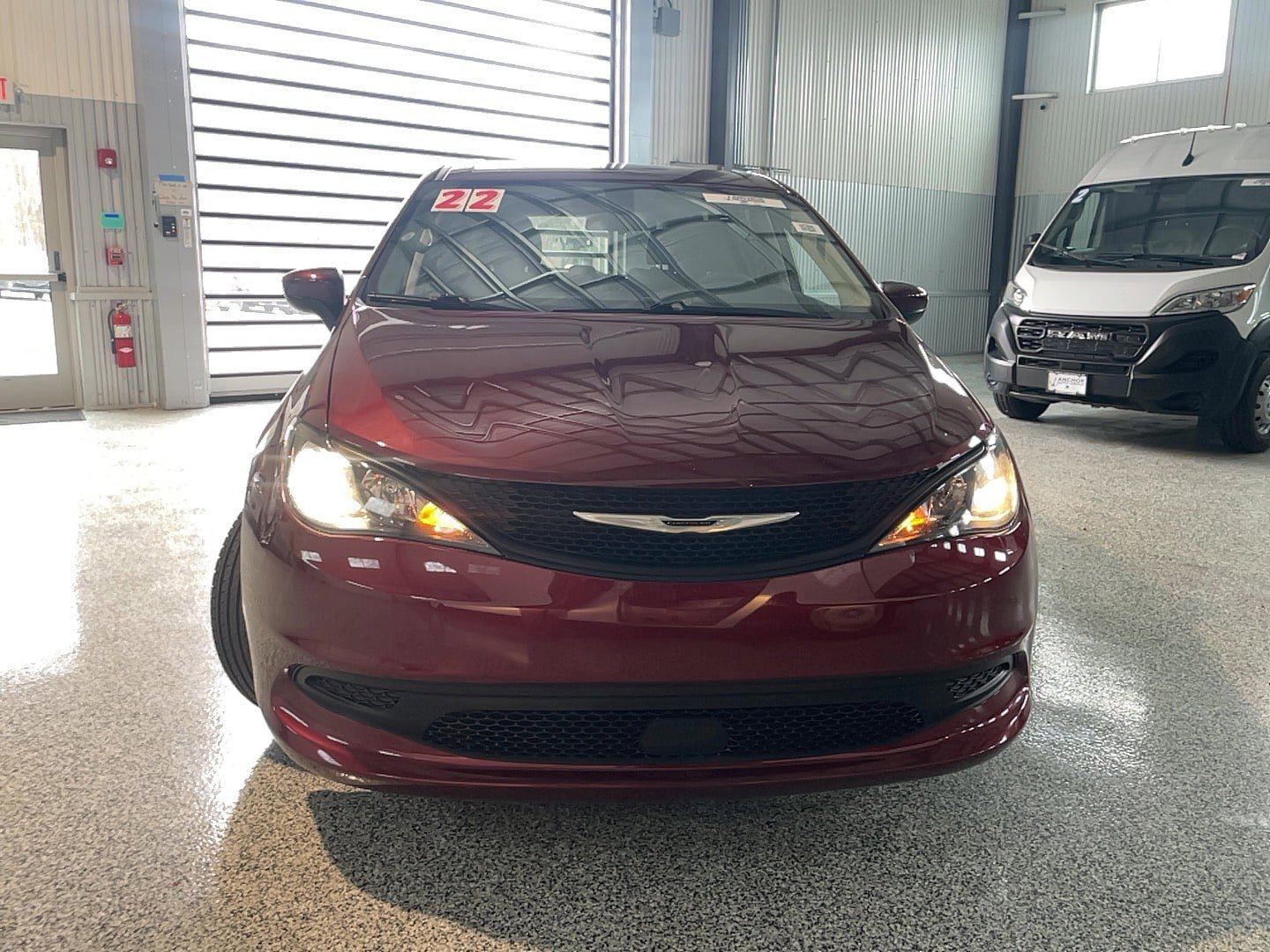 Used 2022 Chrysler Voyager LX image 4