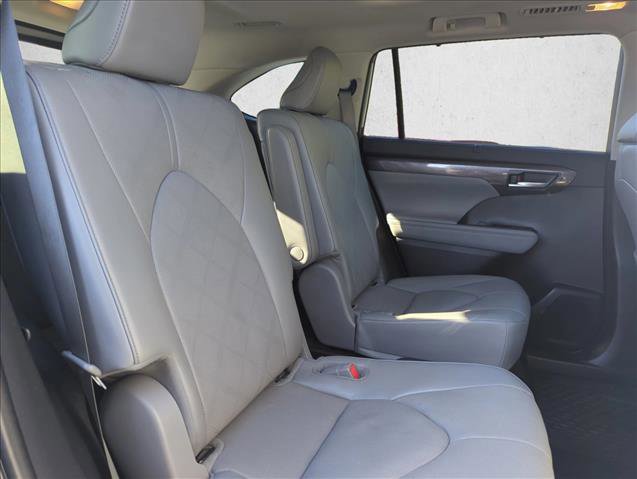 Used 2023 Toyota Highlander Platinum image 23