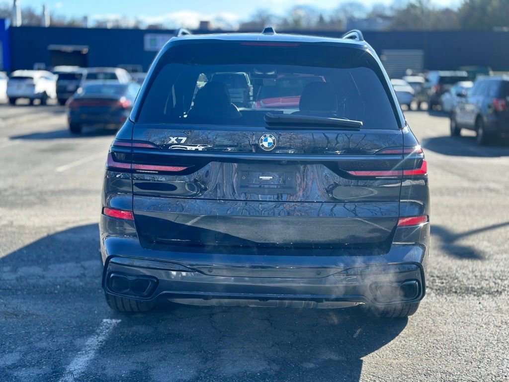 Used 2024 BMW X7 M60i w/ Climate Comfort Package image 5