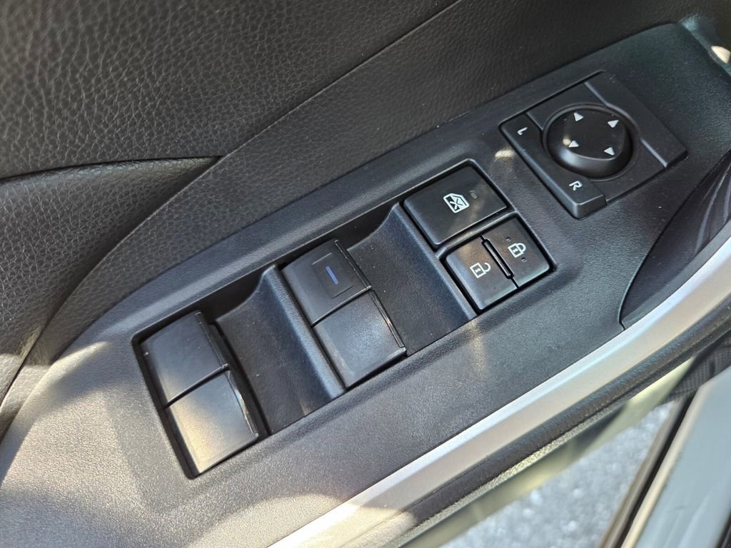 Used 2019 Toyota RAV4 LE FWD image 32