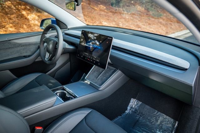 Used 2026 Tesla Model Y Long Range image 25