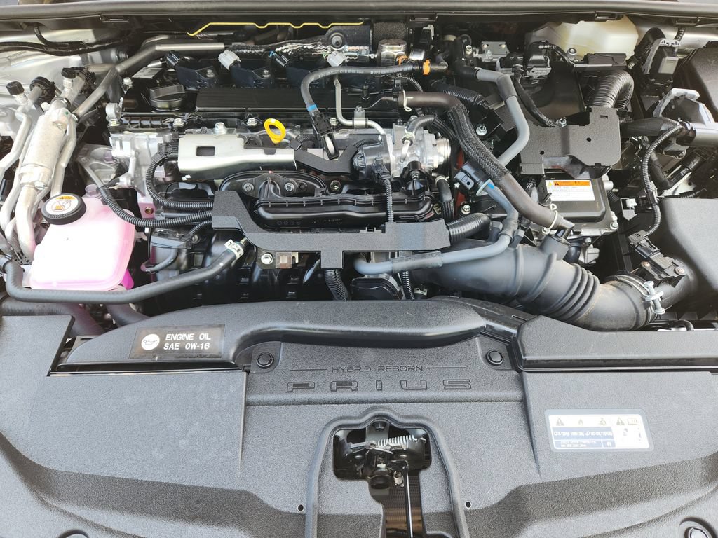 Used 2025 Toyota Prius Plug-In Hybrid FWD image 32